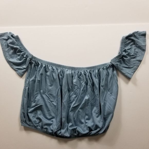 Ivy & Main off-shoulder blue crop top - Picture 2 of 4